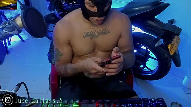 zeus_7777 – Naživo XXX chat