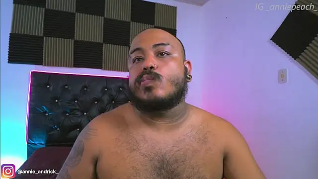 הופעת וובקאם של _Annie_Andrick_