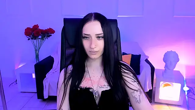 MonicaLowes Adlı Modelin Canlı XXX Sohbeti