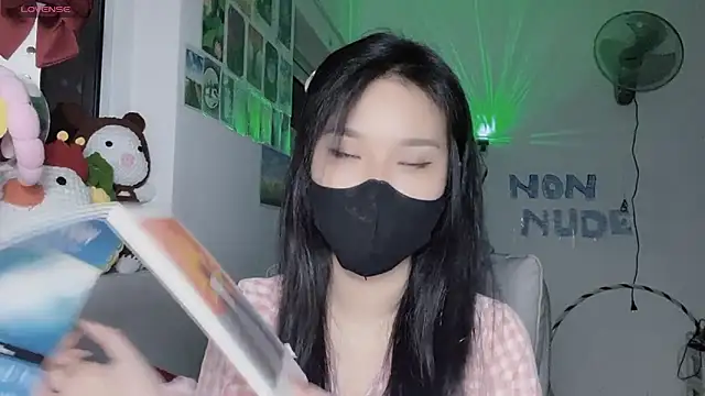 Tieu-May Chat XXX in diretta