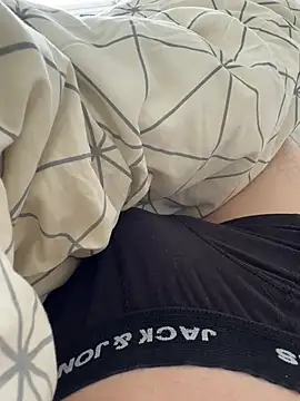 Emil06_ Live XXX-chat