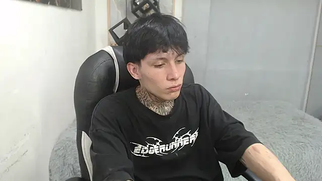 צ'אט XXX בשידור חי של Cry_thereal