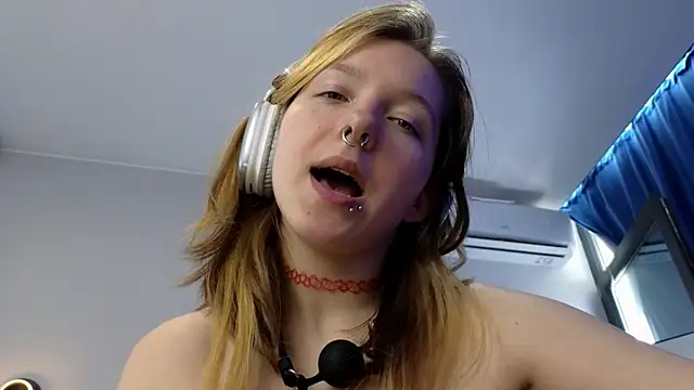 LauraLowe live XXX chat