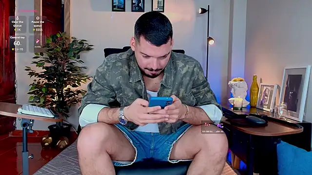 צ'אט XXX בשידור חי ש ל HenryBenso