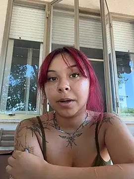 YumiLux Adlı Modelin Canlı XXX Sohbeti