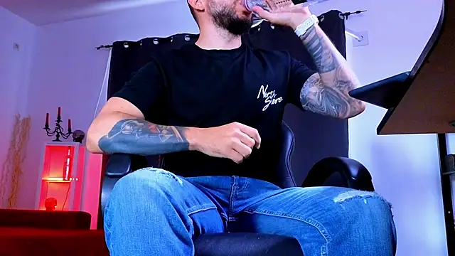 MightyAaron66 Live XXX Chat
