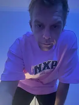 aus_guy93 即時 XXX 聊天