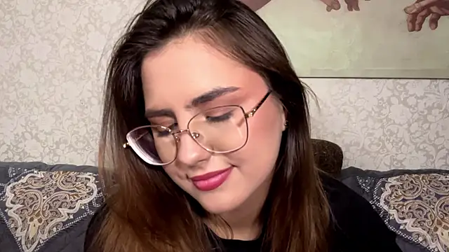 Mina_Aston Chat XXX in diretta