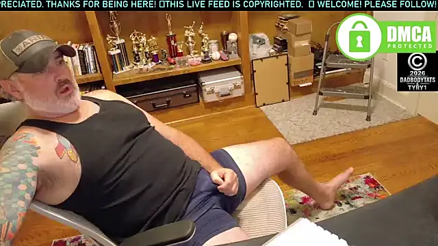 dadbodytats' Live XXX Chat