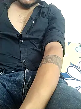 Chatroom XXX en direct de DarkPlayboy_aadi