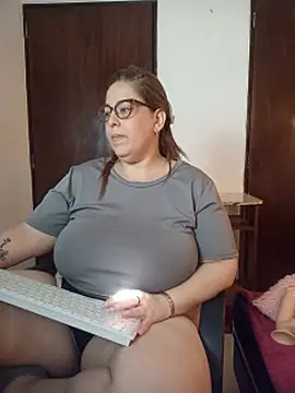Kataleyamilf69_ Chat XXX in diretta