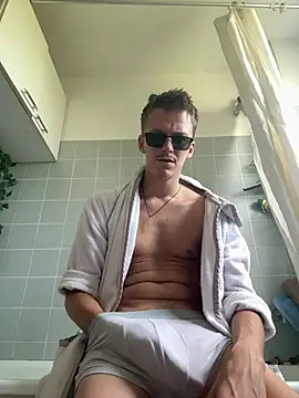 Chat +18 de Toyjungee ao vivo