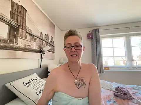 Curvy-Jinx Obrolan Langsung XXX