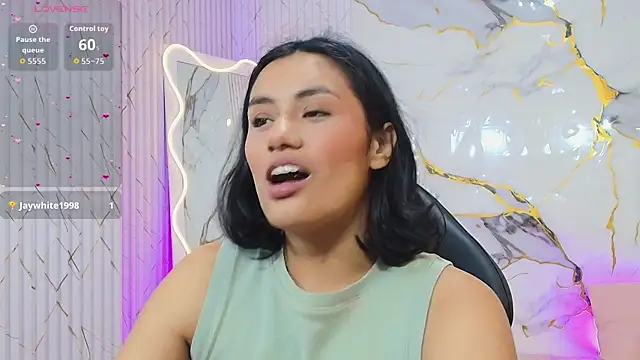 XXX chat uživo modela PEACHY_TAY