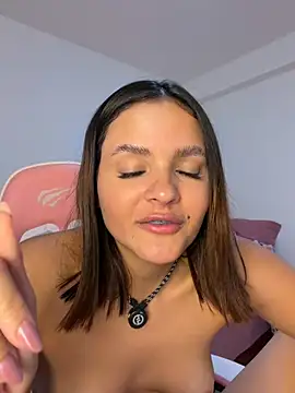 Chat +18 de itsclaiire ao vivo