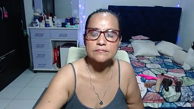 pervert_mommy_ Adlı Modelin Canlı XXX Sohbeti