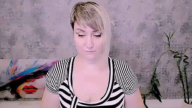 Djullia Chat XXX live