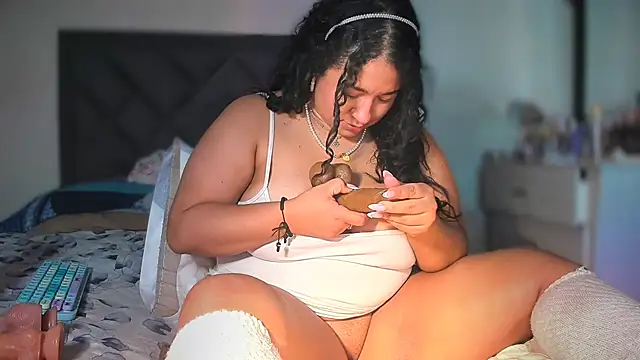 Big_boobs_lau_'s Live XXX Chat