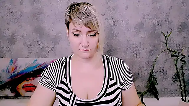 XXX chat uživo modela Djullia