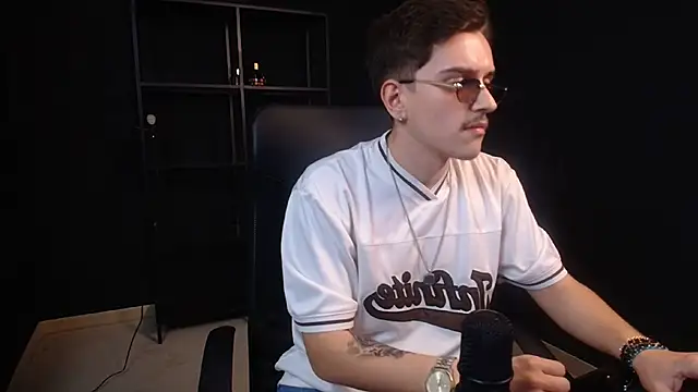 Онлайн чат XXX FelixStarkk