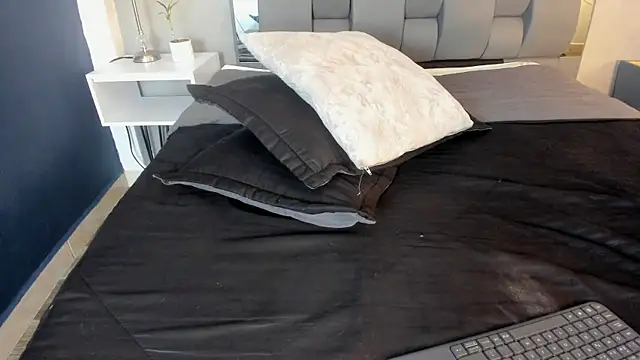 Charlie___Musk's Live XXX Chat