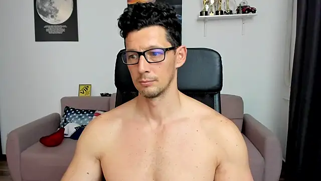 BrutusK08 Adlı Modelin Canlı XXX Sohbeti