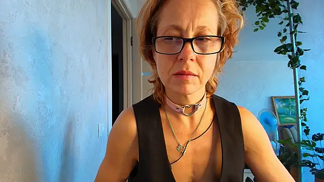 Chat +18 de LioraWeiss ao vivo