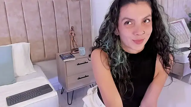 DinahCartern Live XXX chat