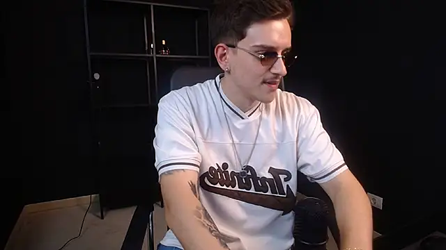 Онлайн чат XXX FelixStarkk