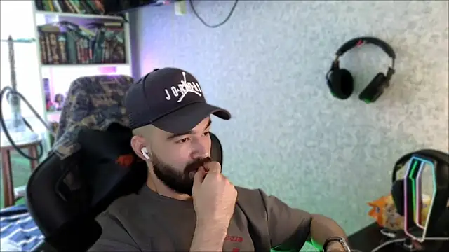 XXX chat uživo modela _Serious_Man
