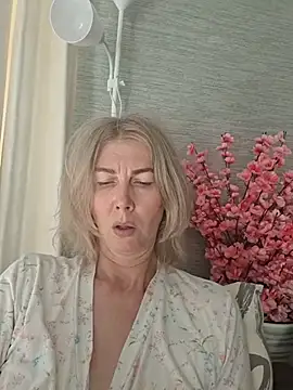 צ'אט XXX בשידור חי של stellahere8