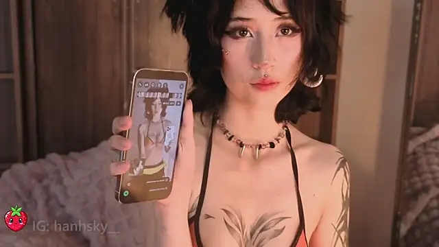Chat XXX en directo de HannahSky_