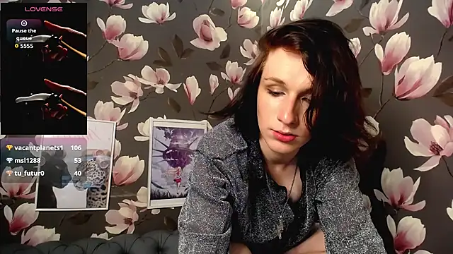 MickeQuineen Live XXX chat