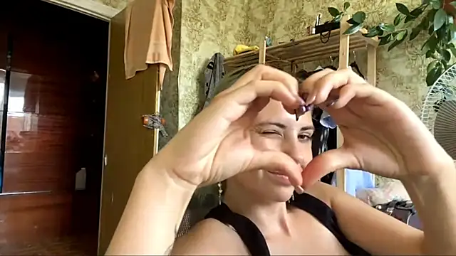 Helen18glo Adlı Modelin Canlı XXX Sohbeti