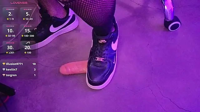 Chat +18 de Elysianpair ao vivo