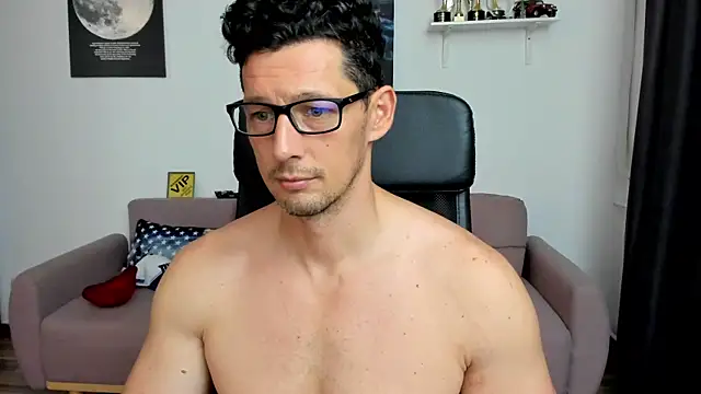 BrutusK08 live XXX chat