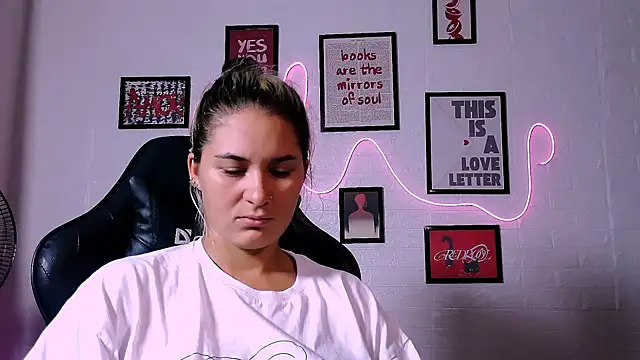 AlisaFrost's Live XXX Chat