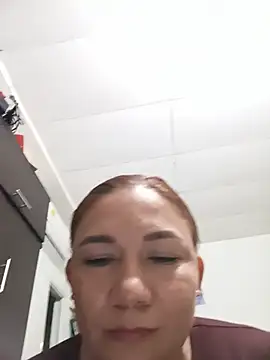 Chat +18 de Luna_Morch ao vivo