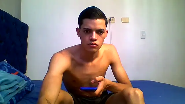 Latinos_2001's Live XXX Chat