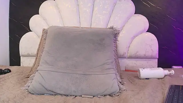Chat +18 de _MiaBrown_ ao vivo