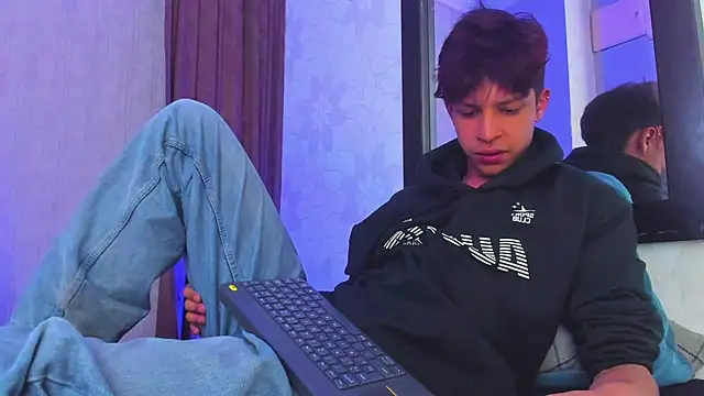 Chat +18 de Ethan_qop ao vivo
