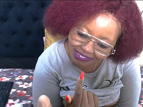 XXX chat uživo modela EbonySkyeXX