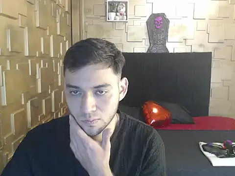 omar202612 élő XXX-chatje