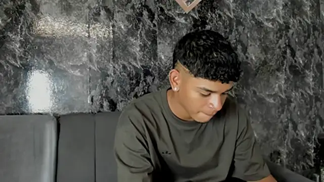 Chat +18 de nova_mitchell7 ao vivo