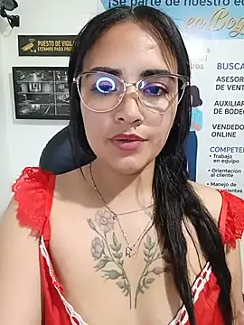 Chat +18 de MAYE__13 ao vivo