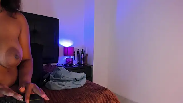 Chat +18 de BustyGlow ao vivo