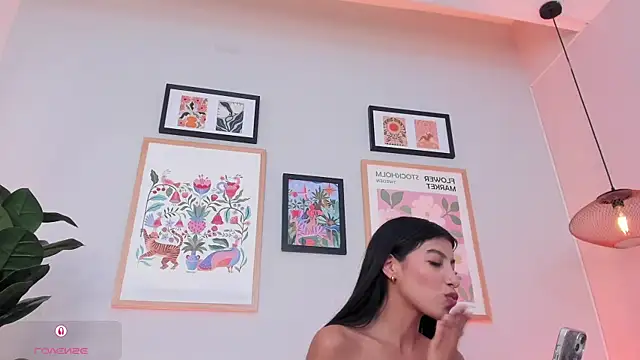 Tiffany_Low Adlı Modelin Canlı XXX Sohbeti