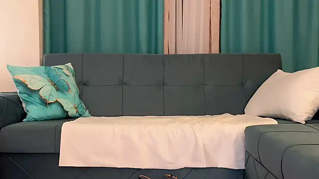 Chat +18 de UrGoddessJenny ao vivo