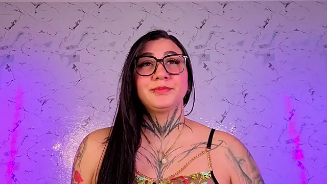 Chat +18 de andrea_miller1 ao vivo