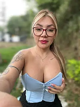 DIANITA_1988 লাইভ XXX চ্যাট